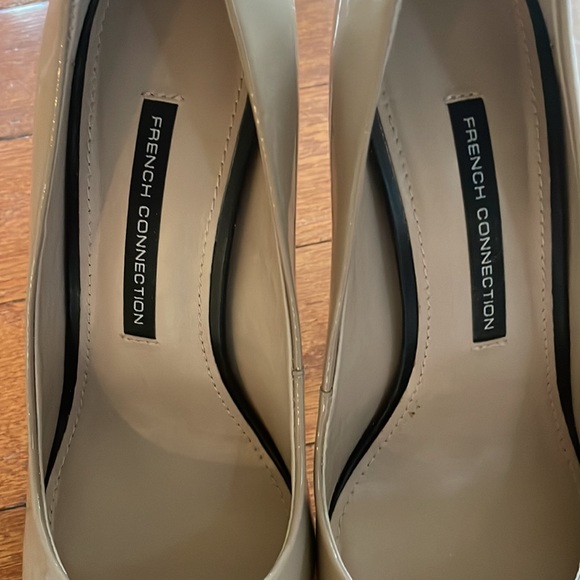 FRENCH CONNECTION PATENT LEATHER HEELS - Picture 3 of 9